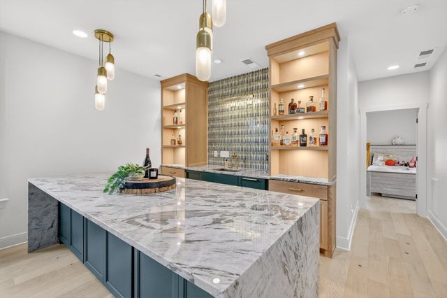 901B Gale Ln, Nashville, TN 37204