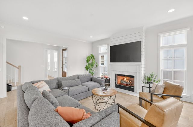 901B Gale Ln, Nashville, TN 37204