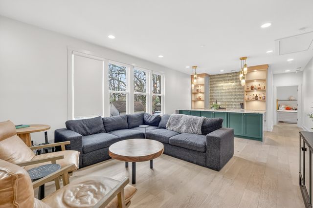 901B Gale Ln, Nashville, TN 37204