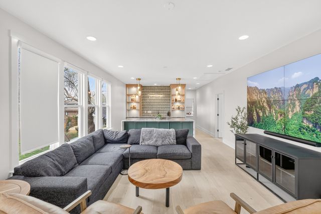 901B Gale Ln, Nashville, TN 37204