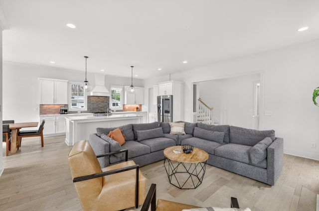 901B Gale Ln, Nashville, TN 37204