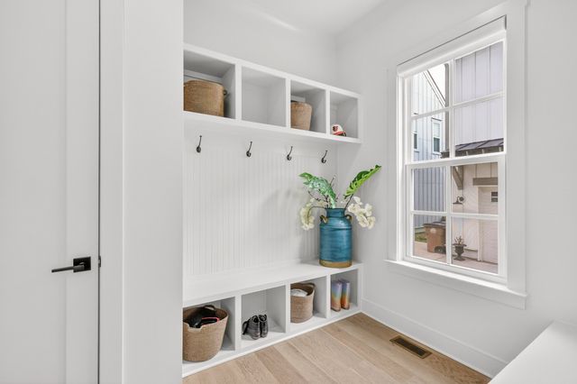 901B Gale Ln, Nashville, TN 37204