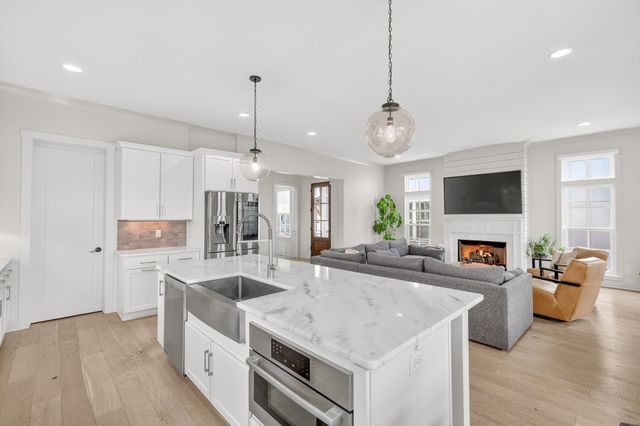 901B Gale Ln, Nashville, TN 37204