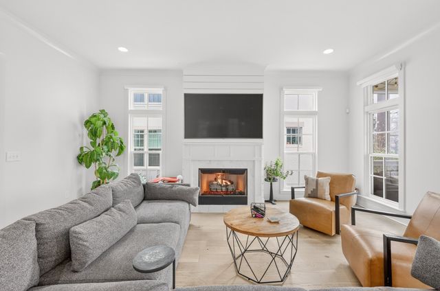 901B Gale Ln, Nashville, TN 37204