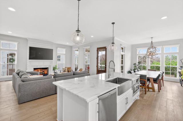 901B Gale Ln, Nashville, TN 37204