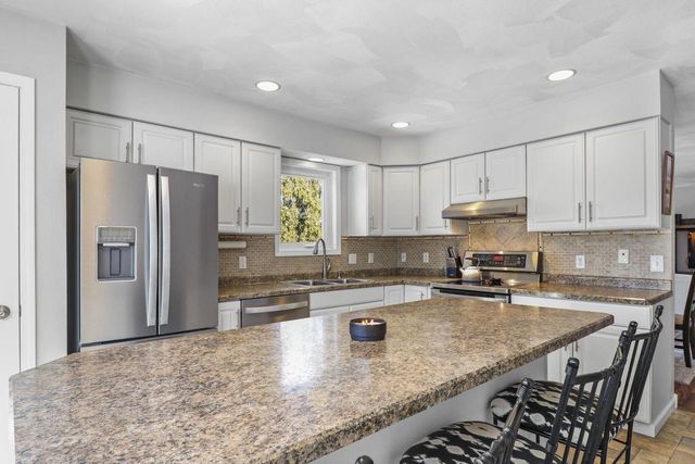 5564 Colleen Circle, Fitchburg, WI 53711