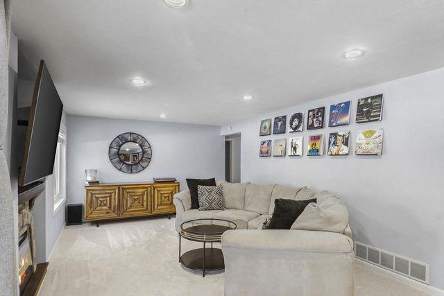 5564 Colleen Circle, Fitchburg, WI 53711