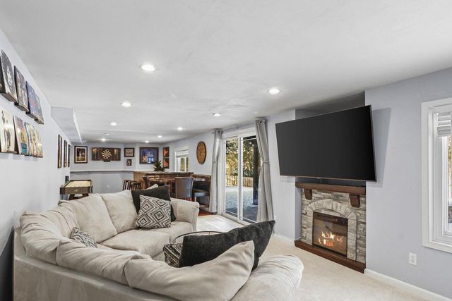 5564 Colleen Circle, Fitchburg, WI 53711