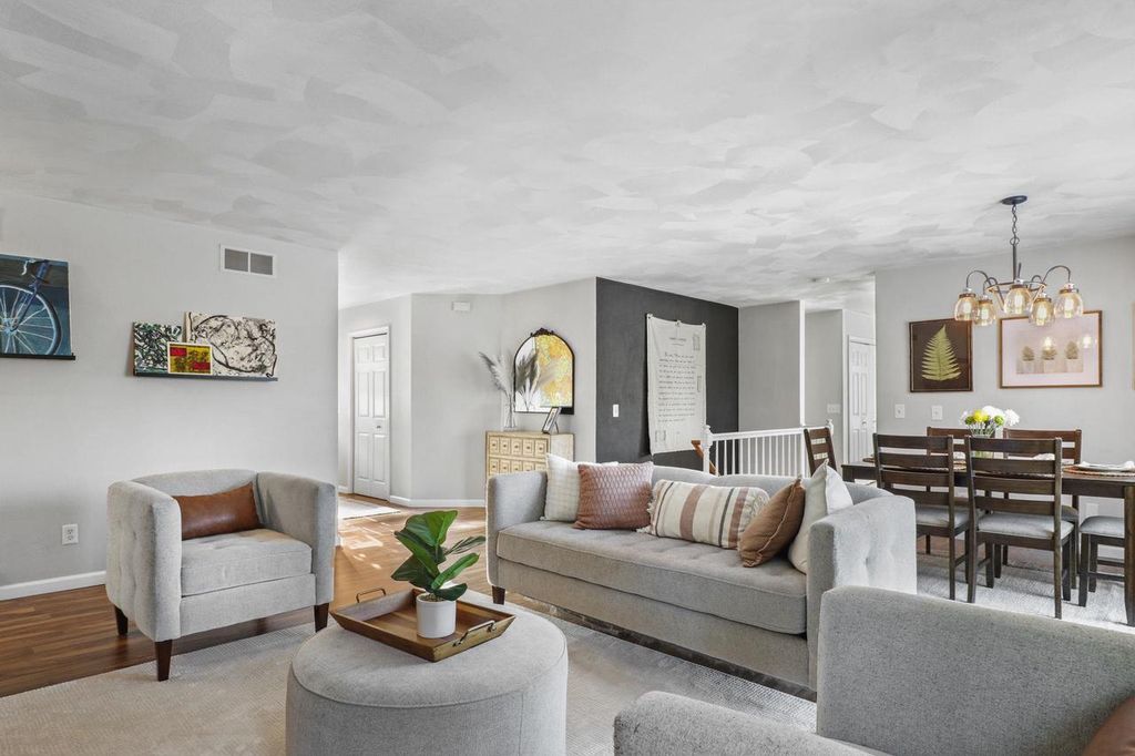 5564 Colleen Circle, Fitchburg, WI 53711