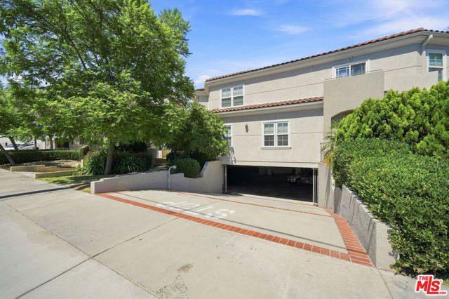 2743 Montrose Avenue 108, Montrose, CA 91020
