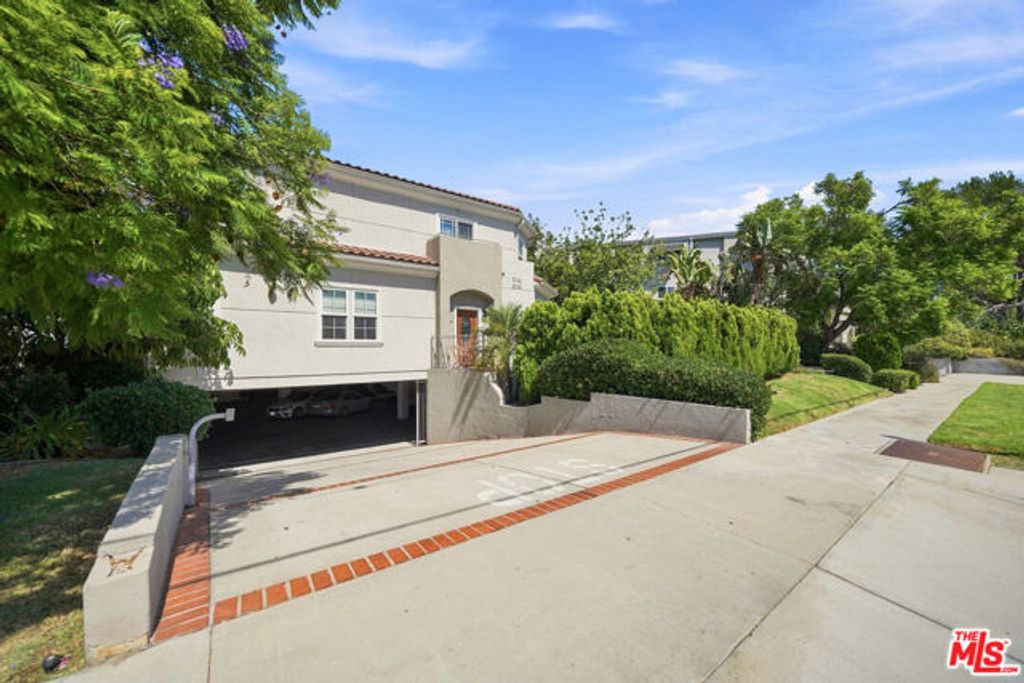 2743 Montrose Avenue 108, Montrose, CA 91020