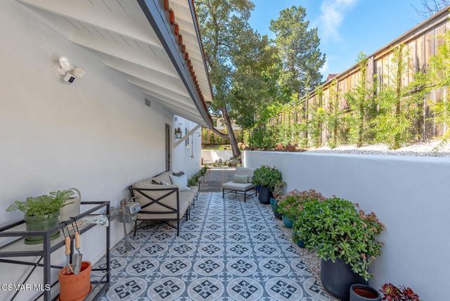 1944 Stonesgate Street, Westlake Village, CA 91361