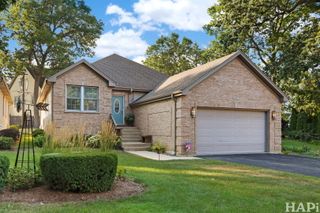 26332 N Hickory Avenue, Mundelein, IL 60060