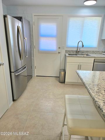 210 W Camino Alameda, Green Valley, AZ 85614