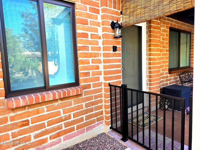 210 W Camino Alameda, Green Valley, AZ 85614