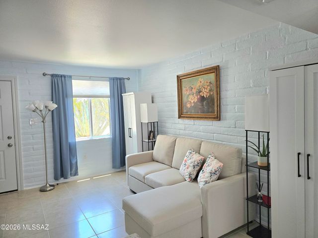 210 W Camino Alameda, Green Valley, AZ 85614