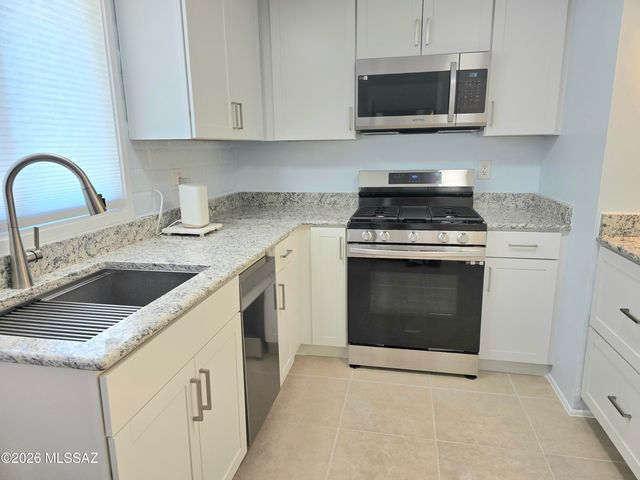 210 W Camino Alameda, Green Valley, AZ 85614