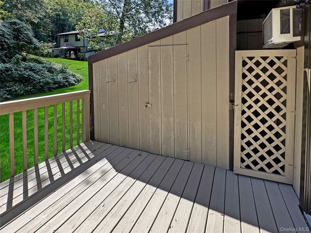 1206 Chelsea Cove S, Hopewell Junction, NY 12533