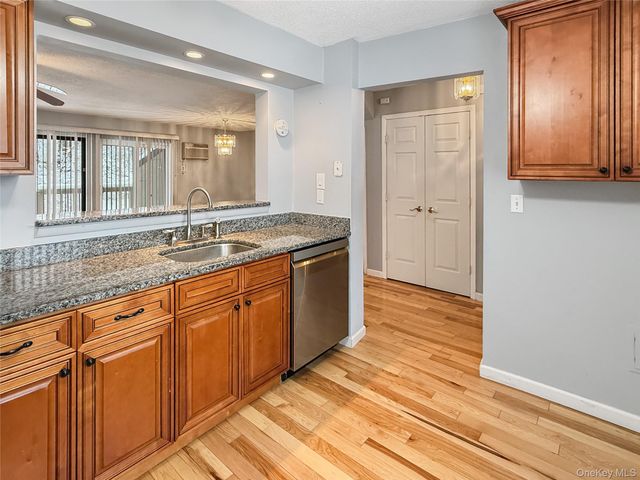 1206 Chelsea Cove S, Hopewell Junction, NY 12533