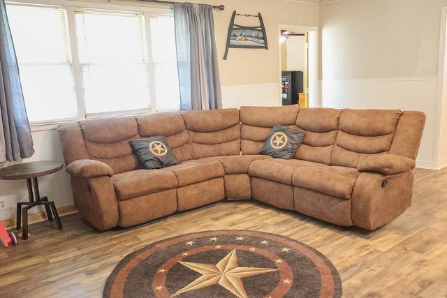 725 S Austin Street, De Leon, TX 76444