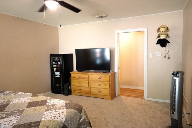725 S Austin Street, De Leon, TX 76444