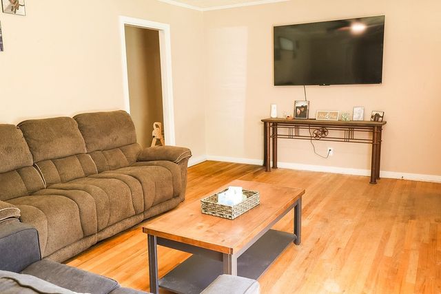 725 S Austin Street, De Leon, TX 76444