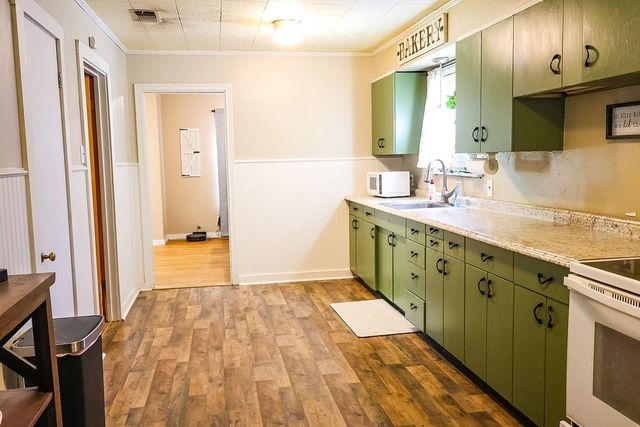 725 S Austin Street, De Leon, TX 76444