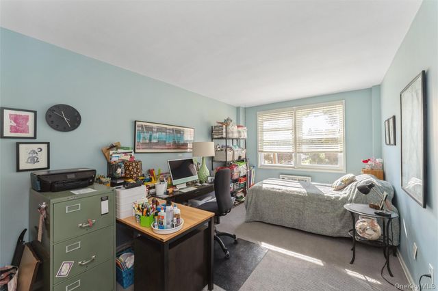 61 Maine Avenue D14, Rockville Centre, NY 11570