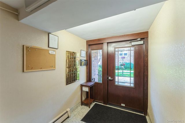 61 Maine Avenue D14, Rockville Centre, NY 11570