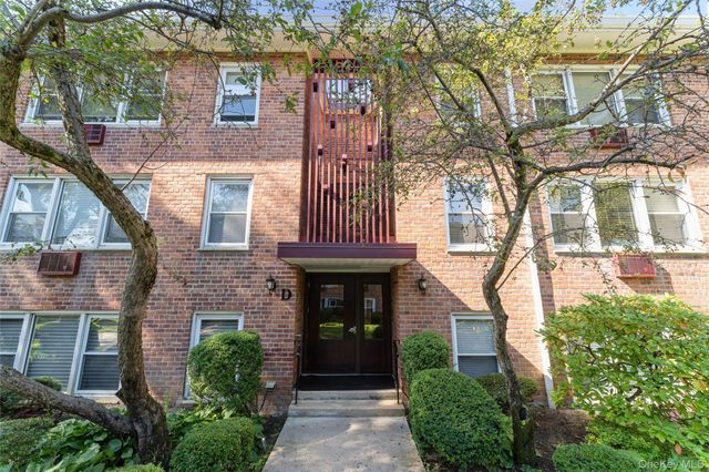 61 Maine Avenue D14, Rockville Centre, NY 11570