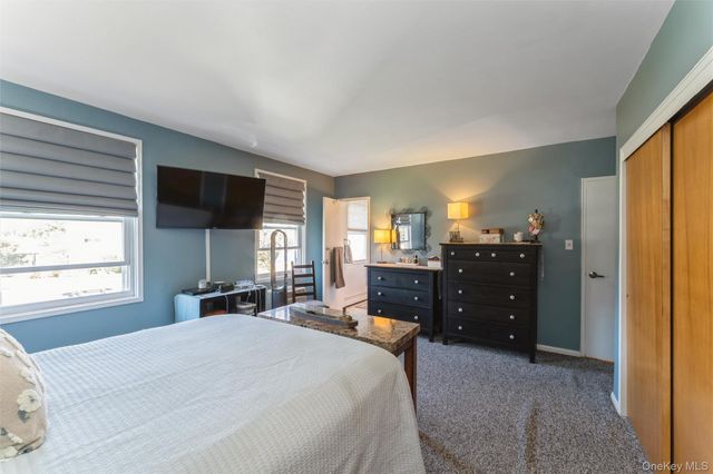 61 Maine Avenue D14, Rockville Centre, NY 11570