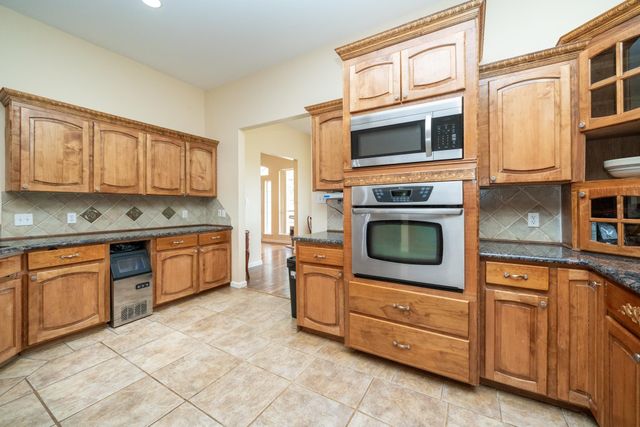 2266 Big Woods, Longview, TX 75605