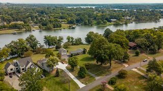 135 Bay Dr, Hendersonville, TN 37075