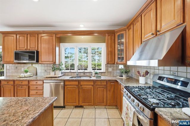 56 Burnet Hill Road, Livingston, NJ 07039