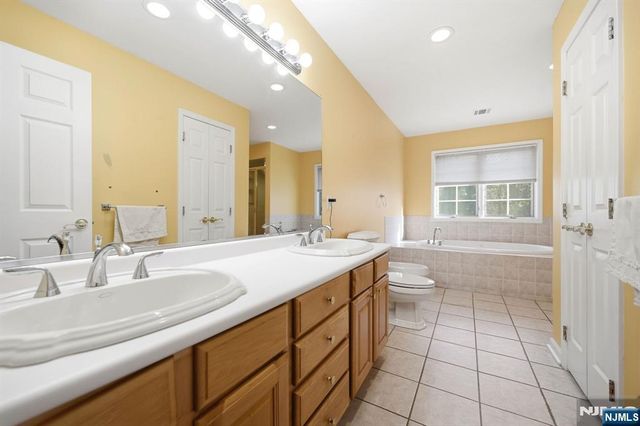 56 Burnet Hill Road, Livingston, NJ 07039