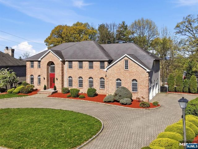 56 Burnet Hill Road, Livingston, NJ 07039