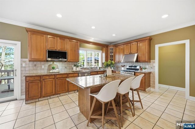 56 Burnet Hill Road, Livingston, NJ 07039