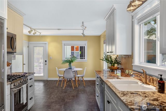 1411 5th Street, Anacortes, WA 98221