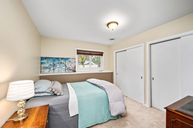 631 Bighorn Drive, Chanhassen, MN 55317