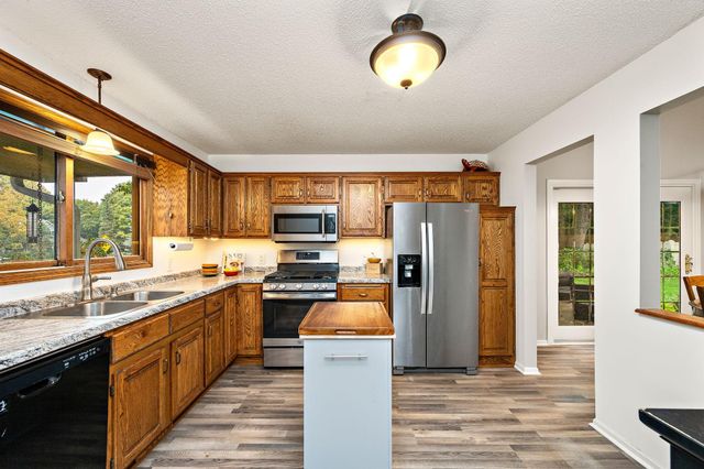 631 Bighorn Drive, Chanhassen, MN 55317