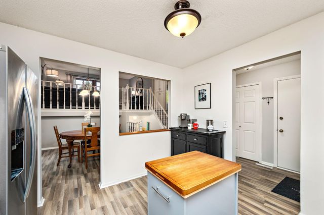 631 Bighorn Drive, Chanhassen, MN 55317
