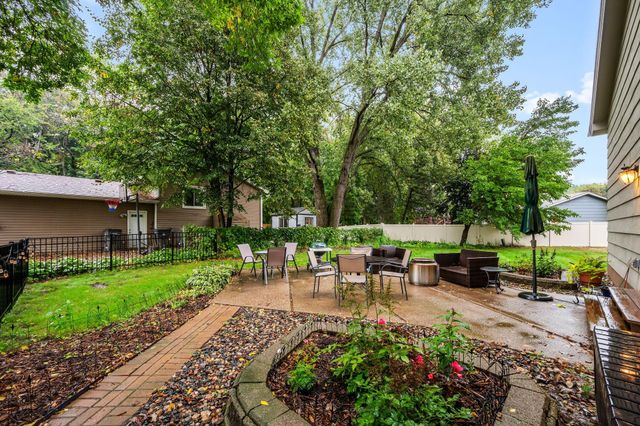631 Bighorn Drive, Chanhassen, MN 55317