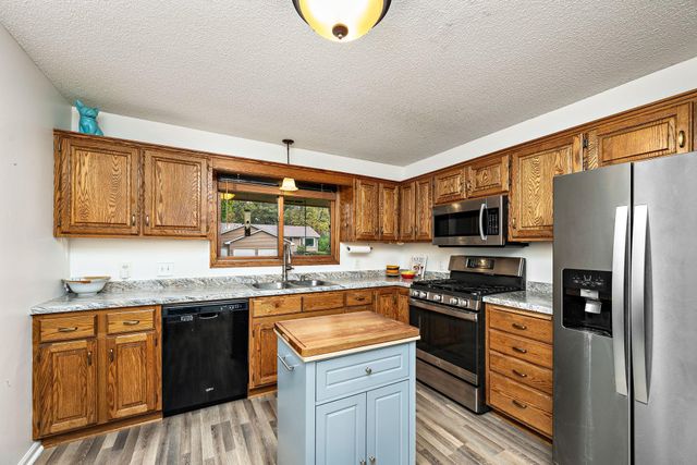 631 Bighorn Drive, Chanhassen, MN 55317