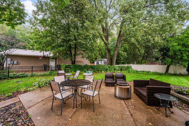 631 Bighorn Drive, Chanhassen, MN 55317