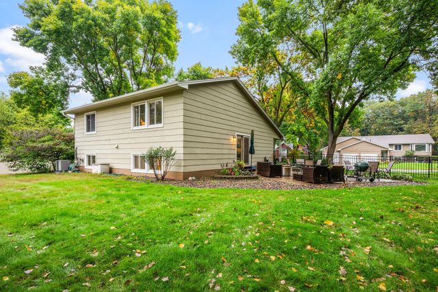 631 Bighorn Drive, Chanhassen, MN 55317
