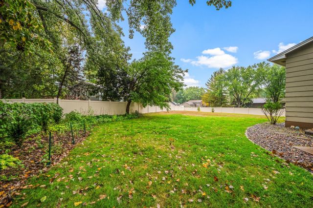 631 Bighorn Drive, Chanhassen, MN 55317
