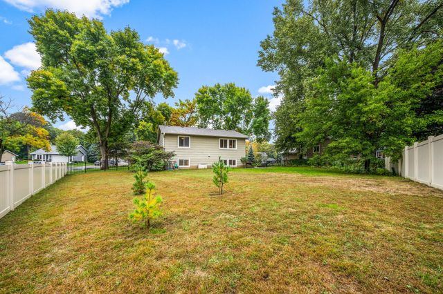 631 Bighorn Drive, Chanhassen, MN 55317