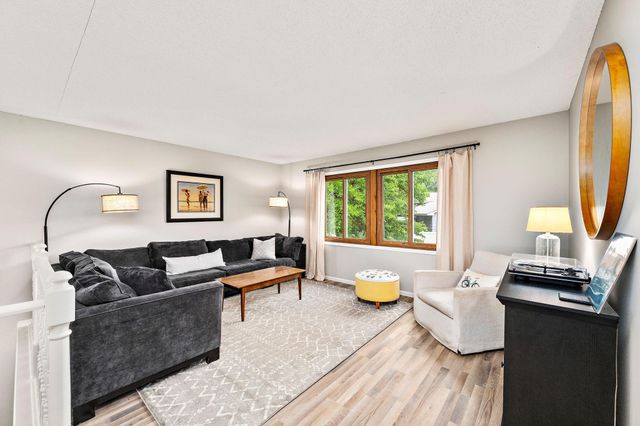 631 Bighorn Drive, Chanhassen, MN 55317