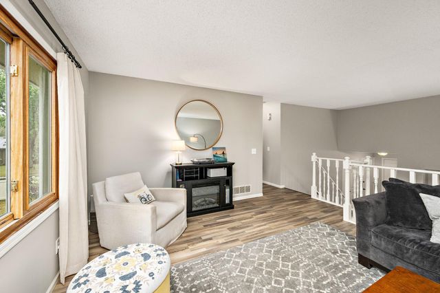 631 Bighorn Drive, Chanhassen, MN 55317
