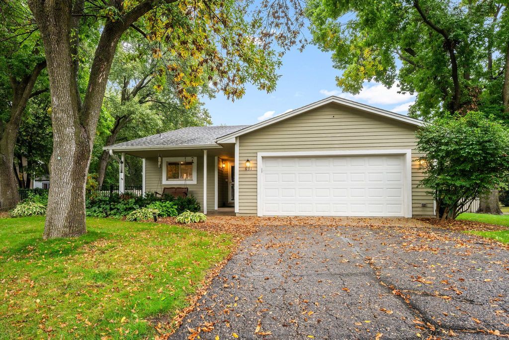 631 Bighorn Drive, Chanhassen, MN 55317